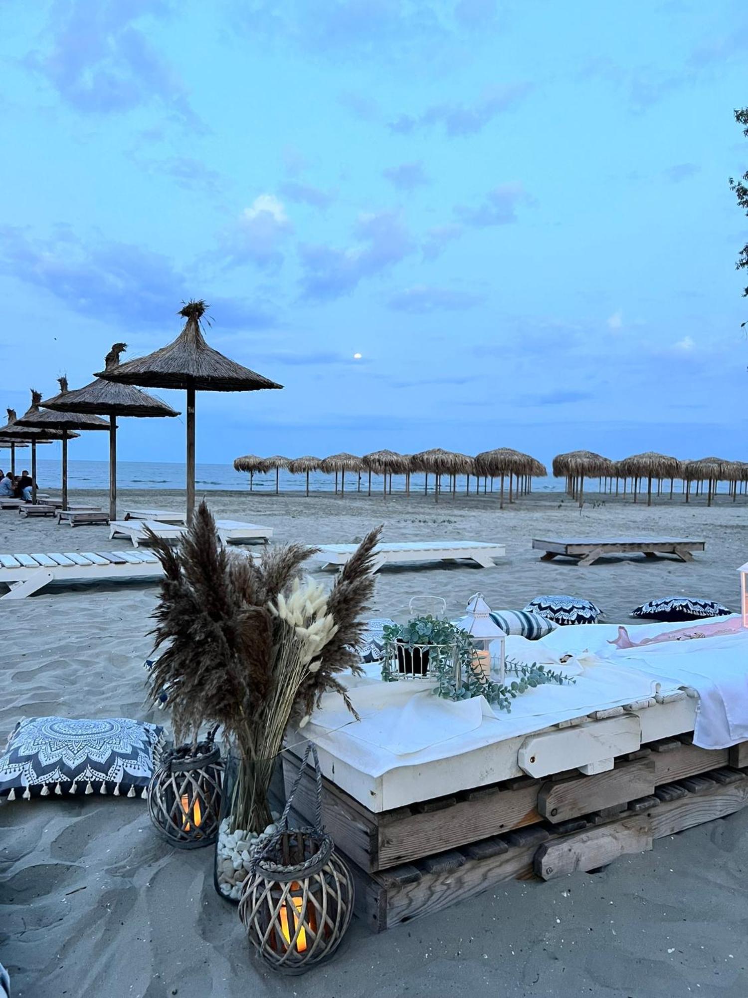 Hotel Manor Năvodari Exteriör bild